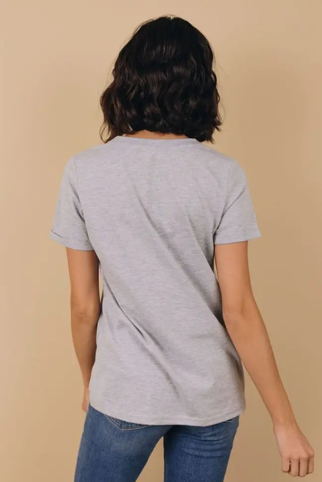 Leopard Printed Mom Tee Stay Warm in Style