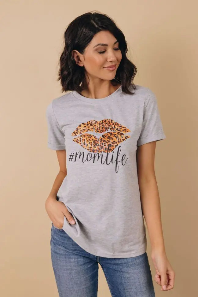 Leopard Printed Mom Tee Stay Warm in Style