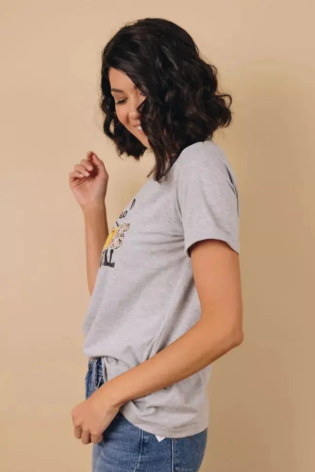 Leopard Printed Mom Tee Stay Warm in Style