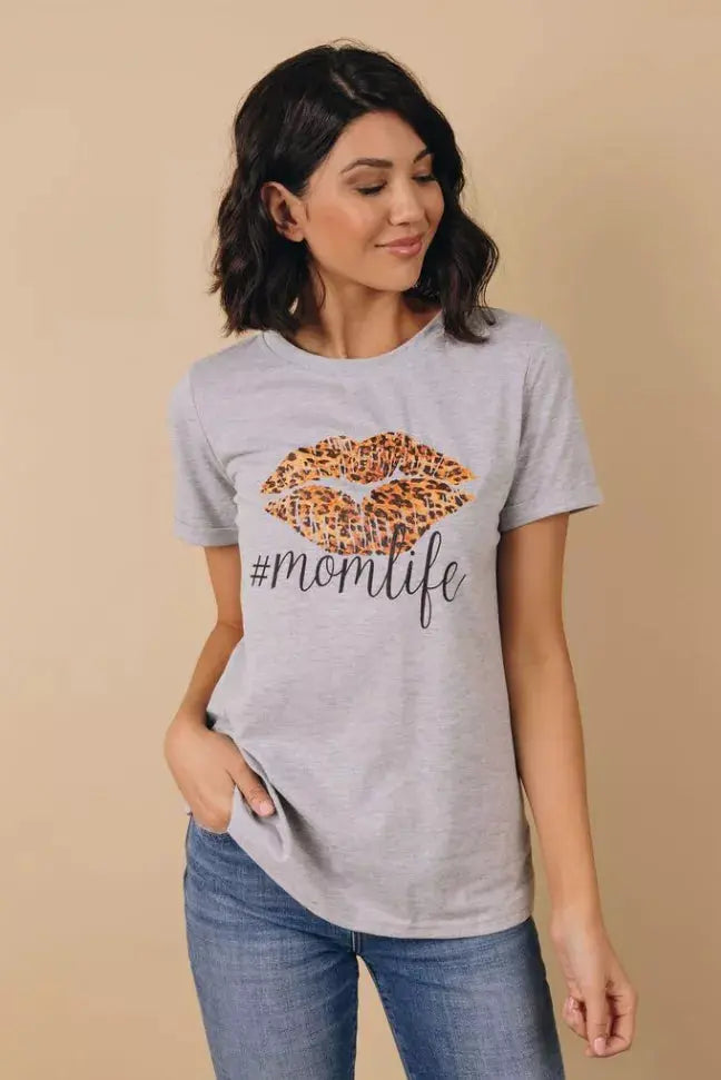 Leopard Printed Mom Tee Stay Warm in Style