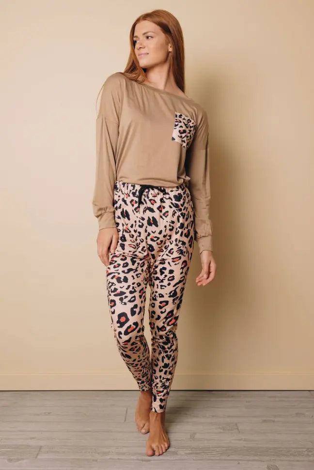 Let Me Lounge Leopard Set Stay Warm in Style
