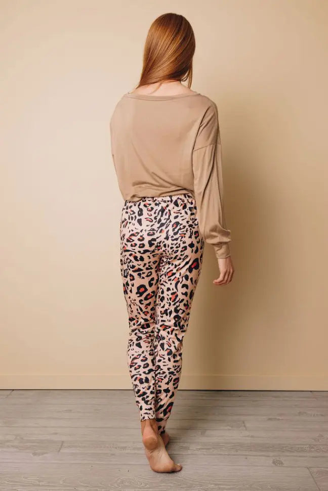 Let Me Lounge Leopard Set Stay Warm in Style