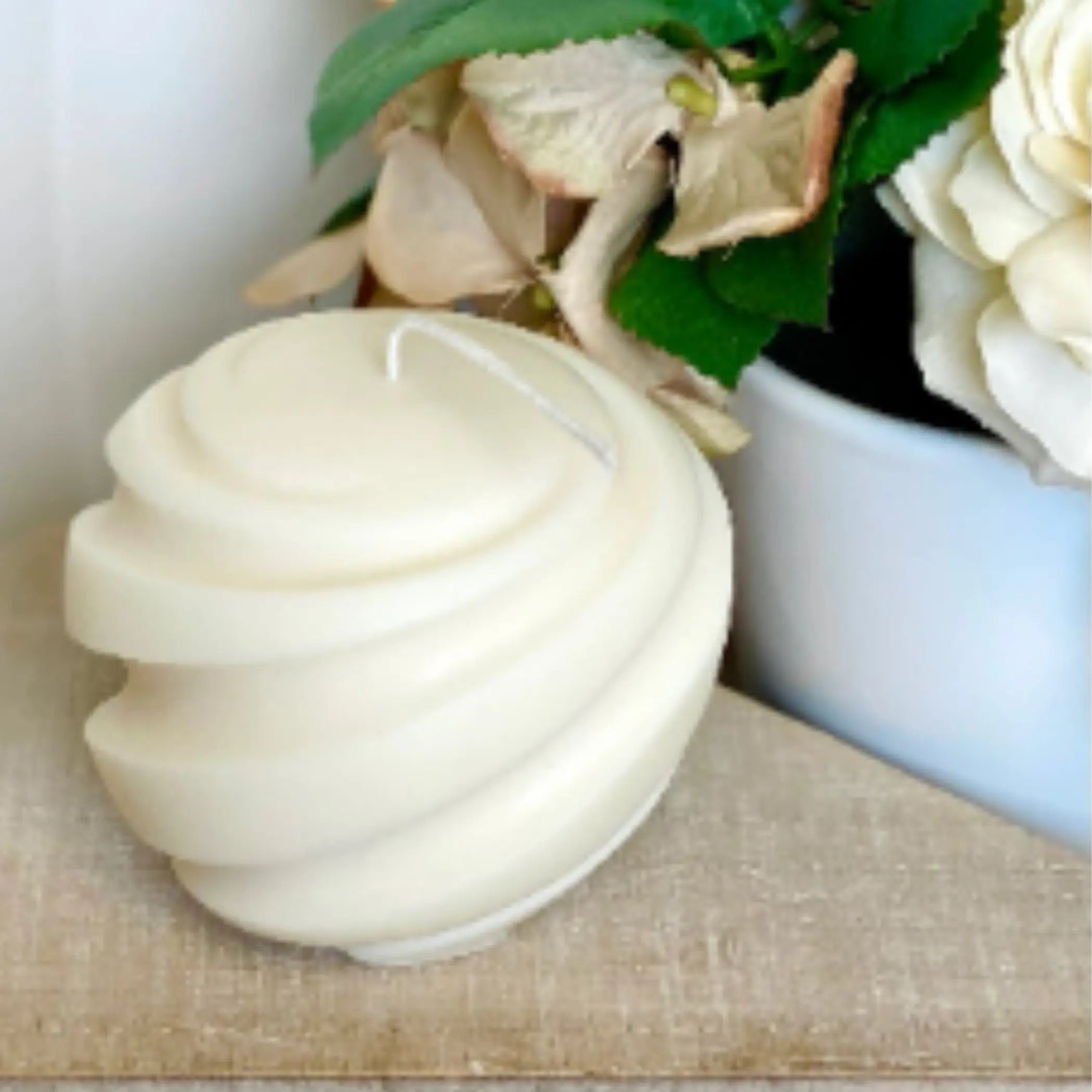 Minimalist Swirl Candle AmberLane