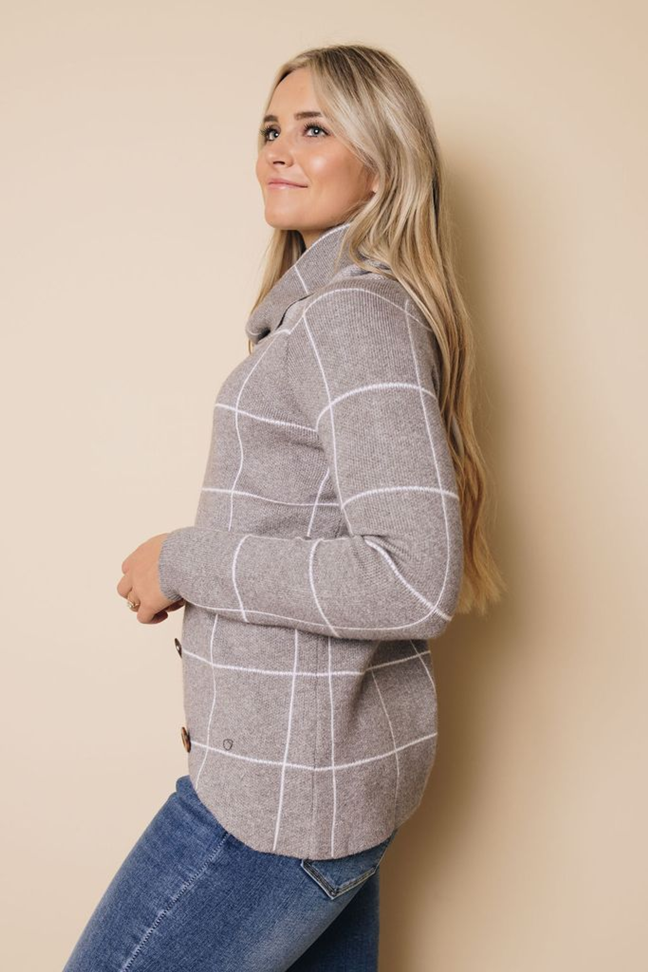 Mix It Up Plaid Turtleneck Stay Warm in Style