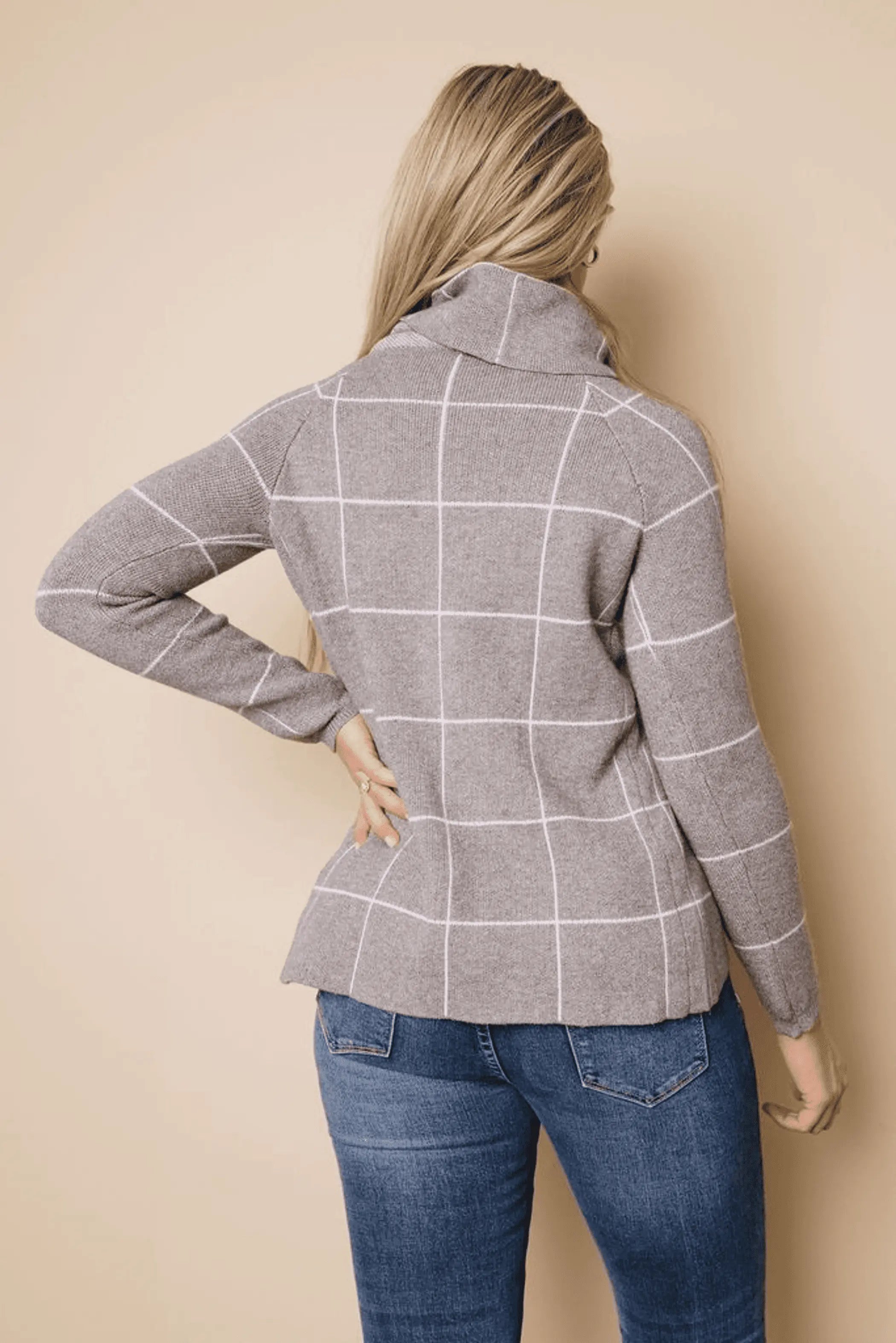 Mix It Up Plaid Turtleneck Stay Warm in Style