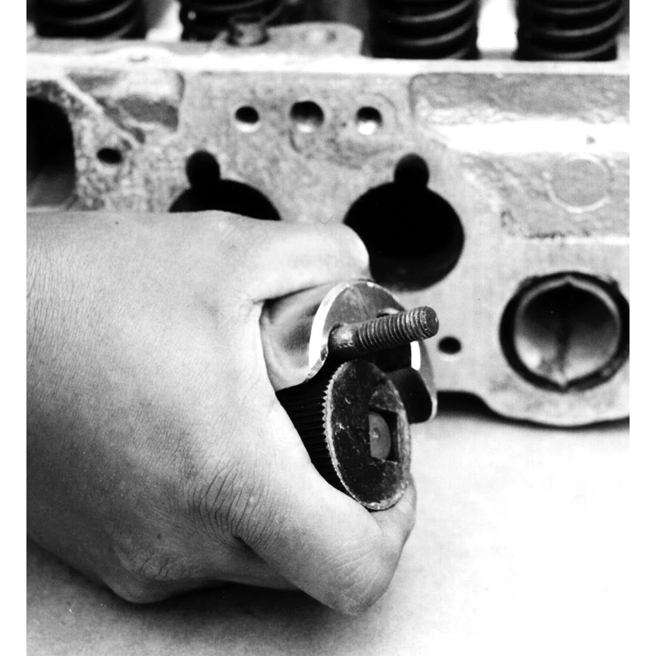 Powerbuilt Broken Stud & Bolt Remover: 1/4" To 3/4" POWERBUILT