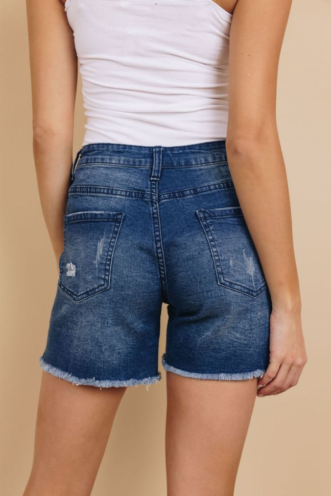 Rillo Frayed Denim Shorts Stay Warm in Style