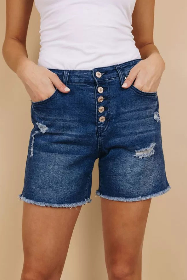 Rillo Frayed Denim Shorts Stay Warm in Style