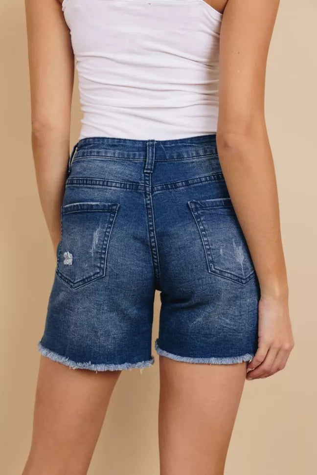 Rillo Frayed Denim Shorts Stay Warm in Style