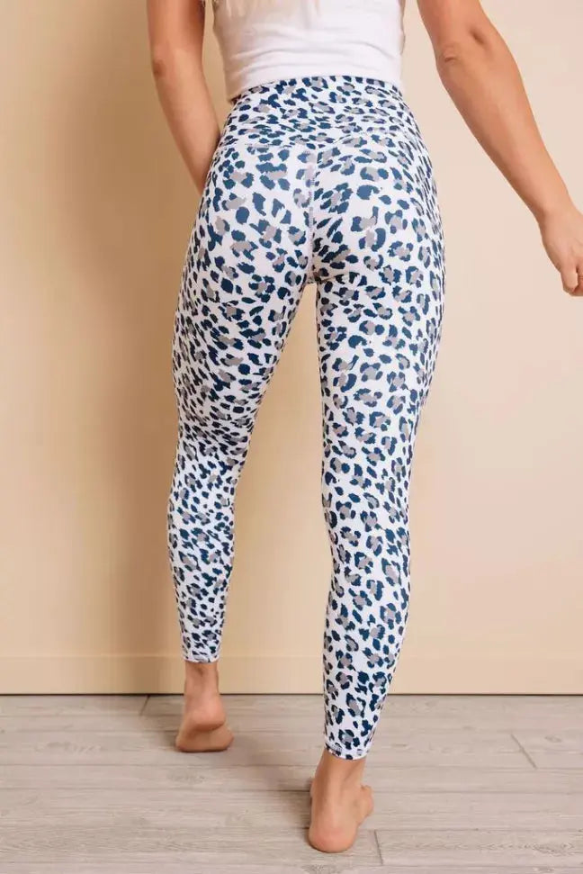 Run The World Leopard Leggings Stay Warm in Style