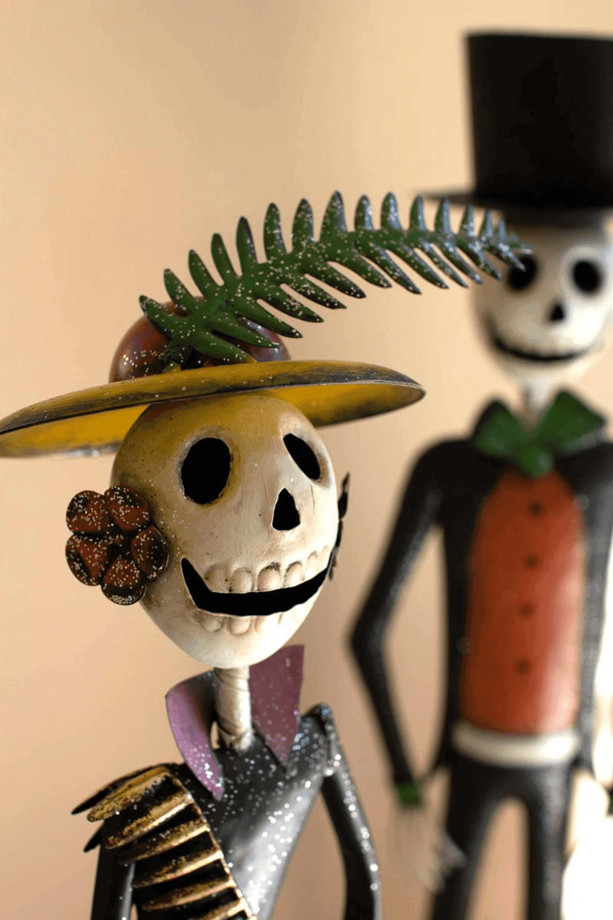 SET OF TWO PAINTED METAL HALLOWEEN DAY OF THE DEAD COUPLE Kalalou