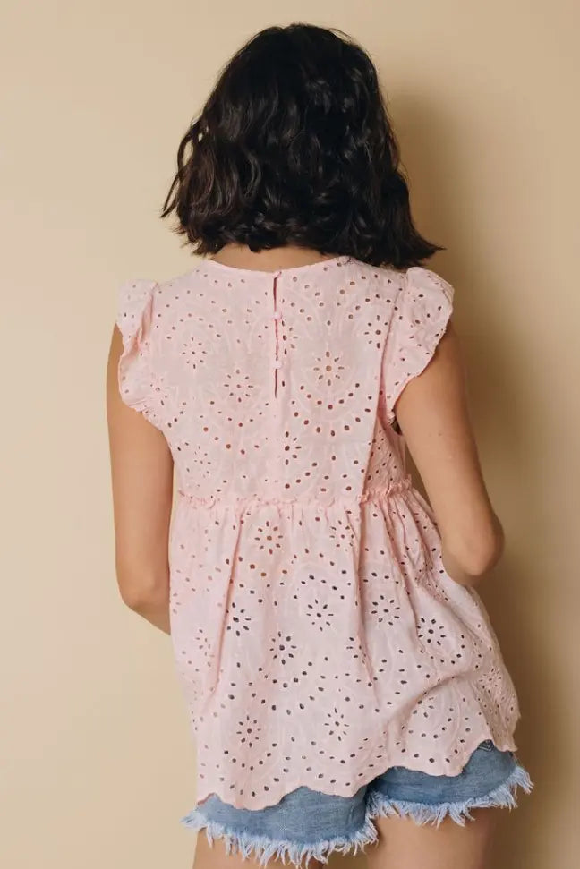 Scalloped Tank Top Stay Warm in Style