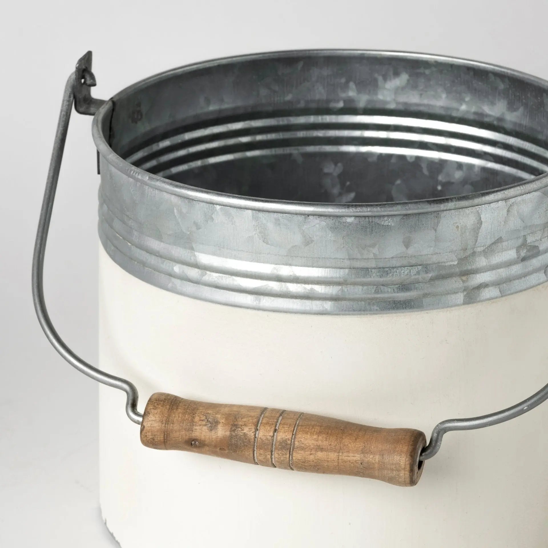 Set Of Three Rustic White Metal Storage Cans Homeroots Office