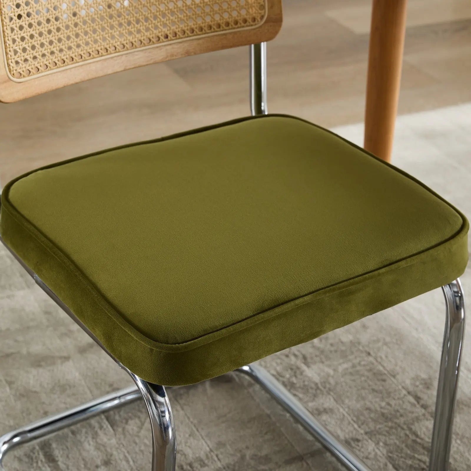 Set of Two Green and Silver Tufted Velvet and Stainless Steel Dining Side Chairs Homeroots Kitchen & Dining
