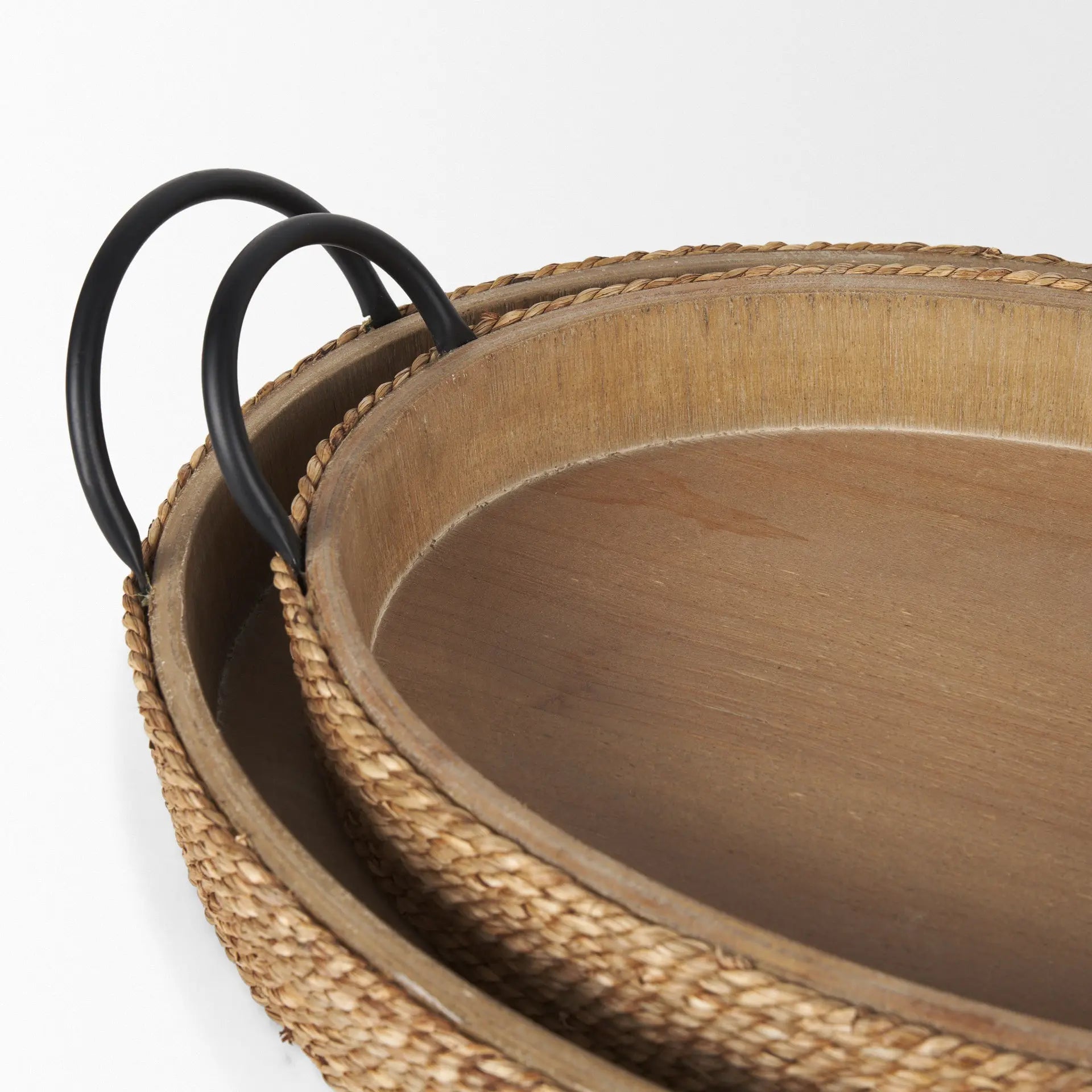 Set of Two Natural and Black Jute Metal And Solid Wood Oval Serving Trays With Handles Homeroots Kitchen & Dining