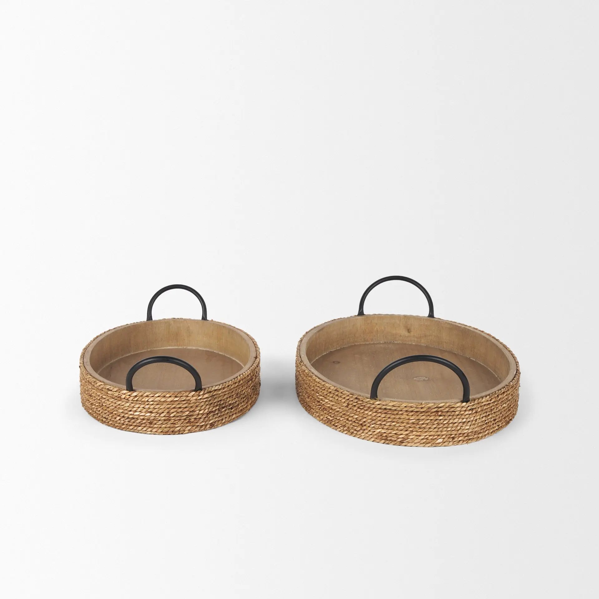 Set of Two Natural and Black Jute Metal And Solid Wood Oval Serving Trays With Handles Homeroots Kitchen & Dining
