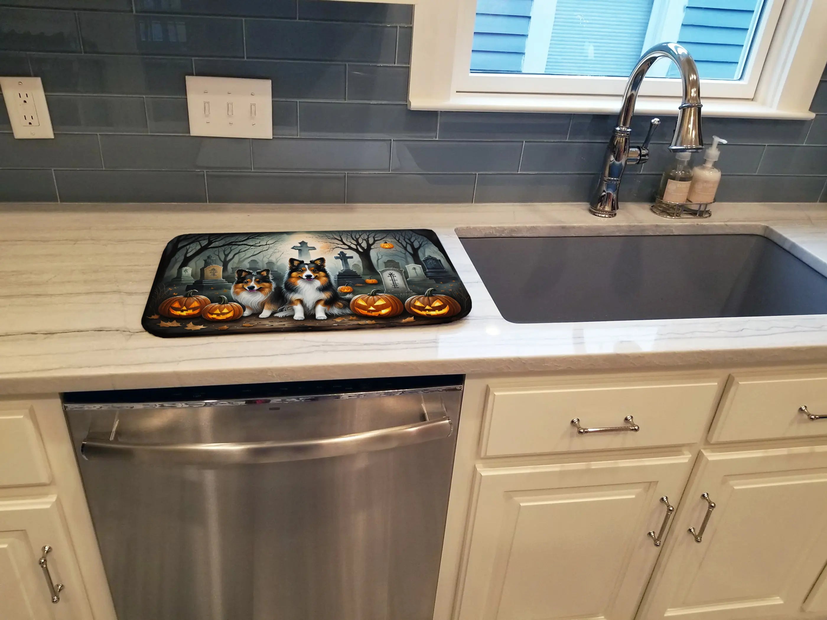 Sheltie Spooky Halloween Dish Drying Mat Caroline's Treasures