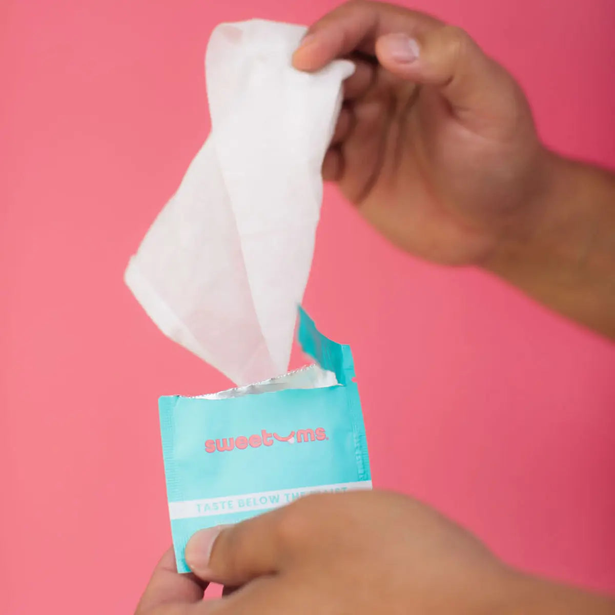 Sweetums Intimate Wipes CinnamonBun Flavor Sweetums