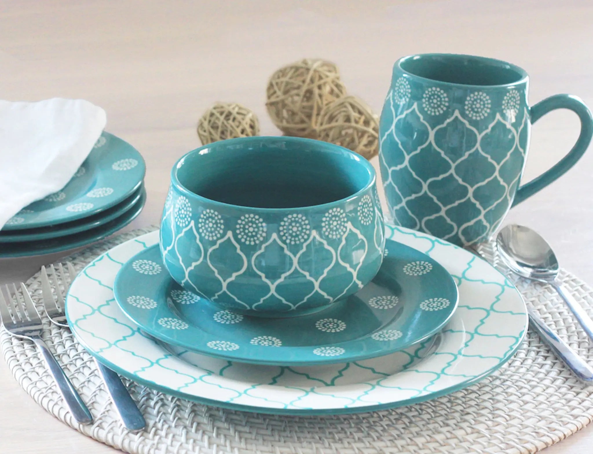 Turquoise Sixteen Piece Round Trellis Ceramic Service For Four Dinnerware Set Homeroots Kitchen & Dining