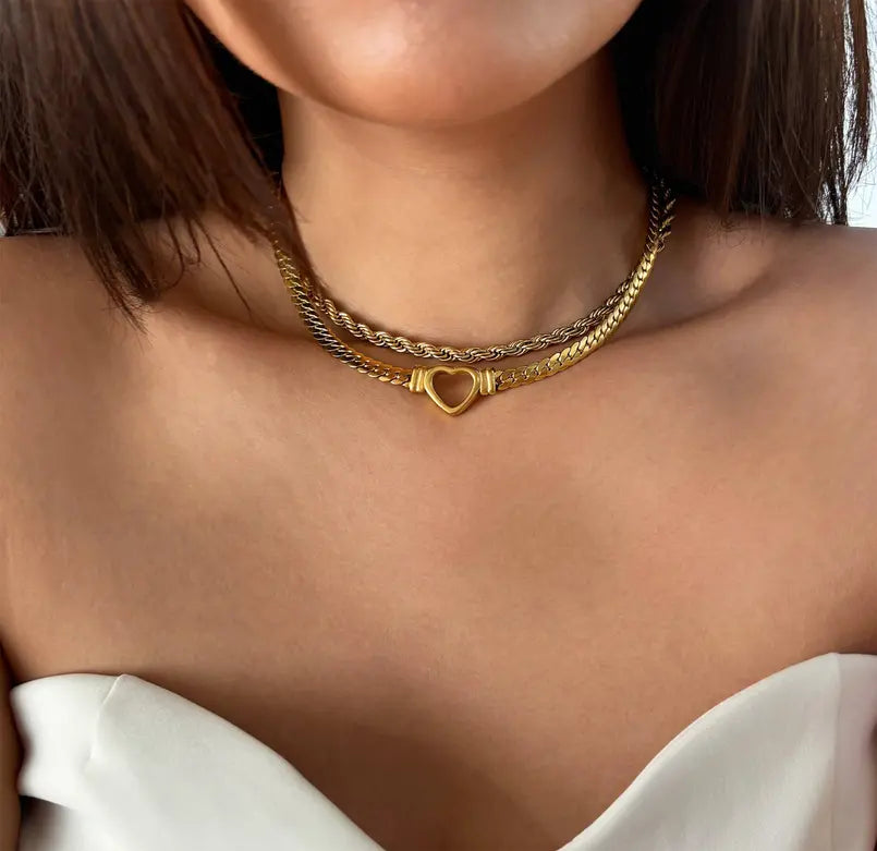 VITTORIA HEART SNAKE CHAIN NECKLACE Mai Desiree