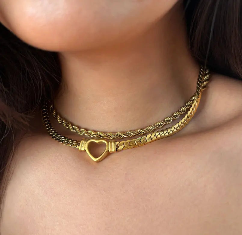 VITTORIA HEART SNAKE CHAIN NECKLACE Mai Desiree