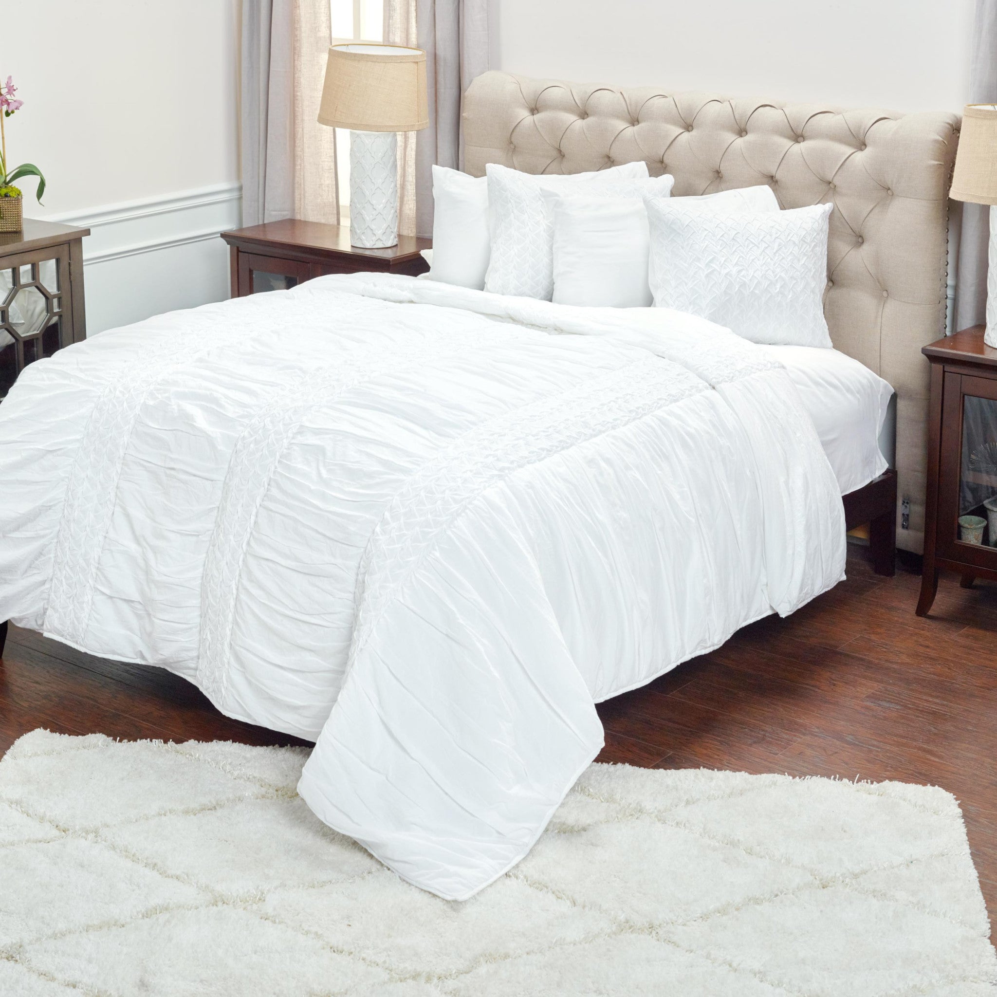 White Geometric Queen Quilt - GreatEagleInc