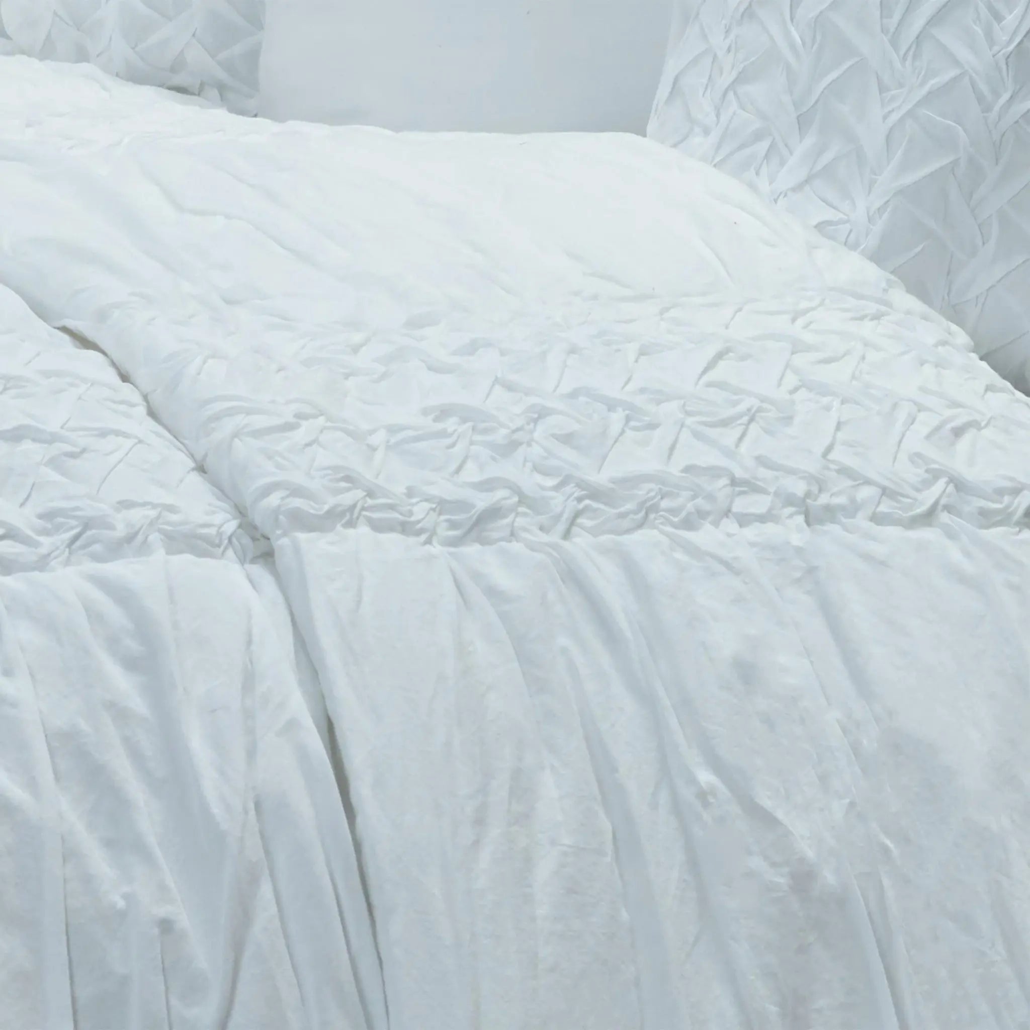 White Geometric Queen Quilt - GreatEagleInc