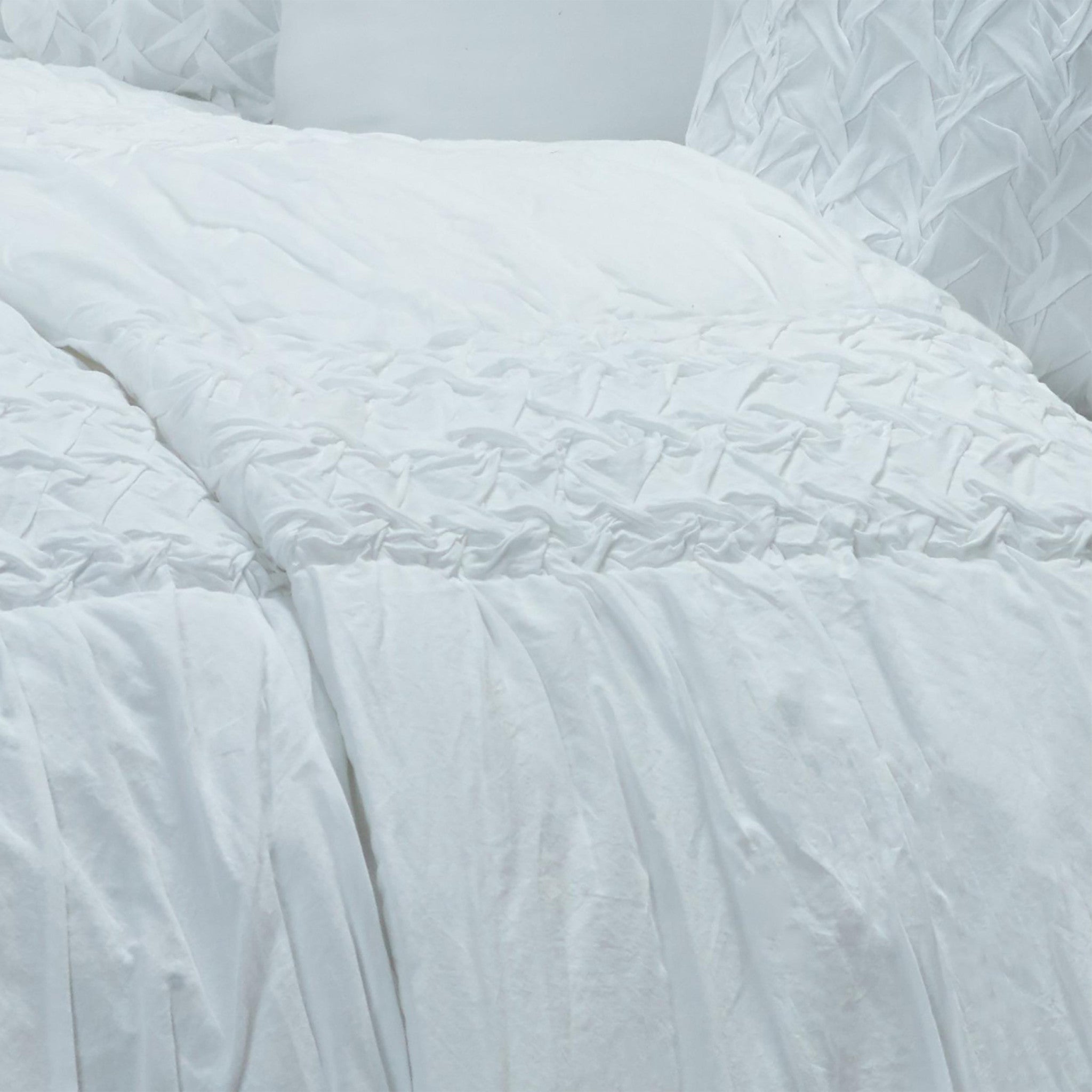White Geometric Queen Quilt - GreatEagleInc