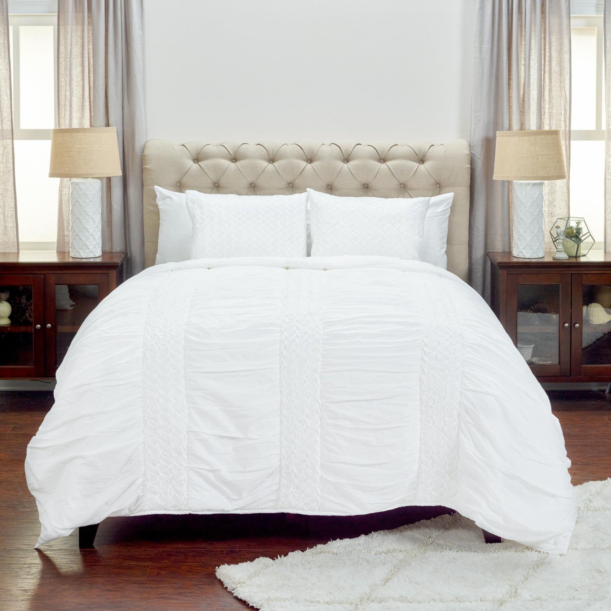 White Geometric Queen Quilt - GreatEagleInc
