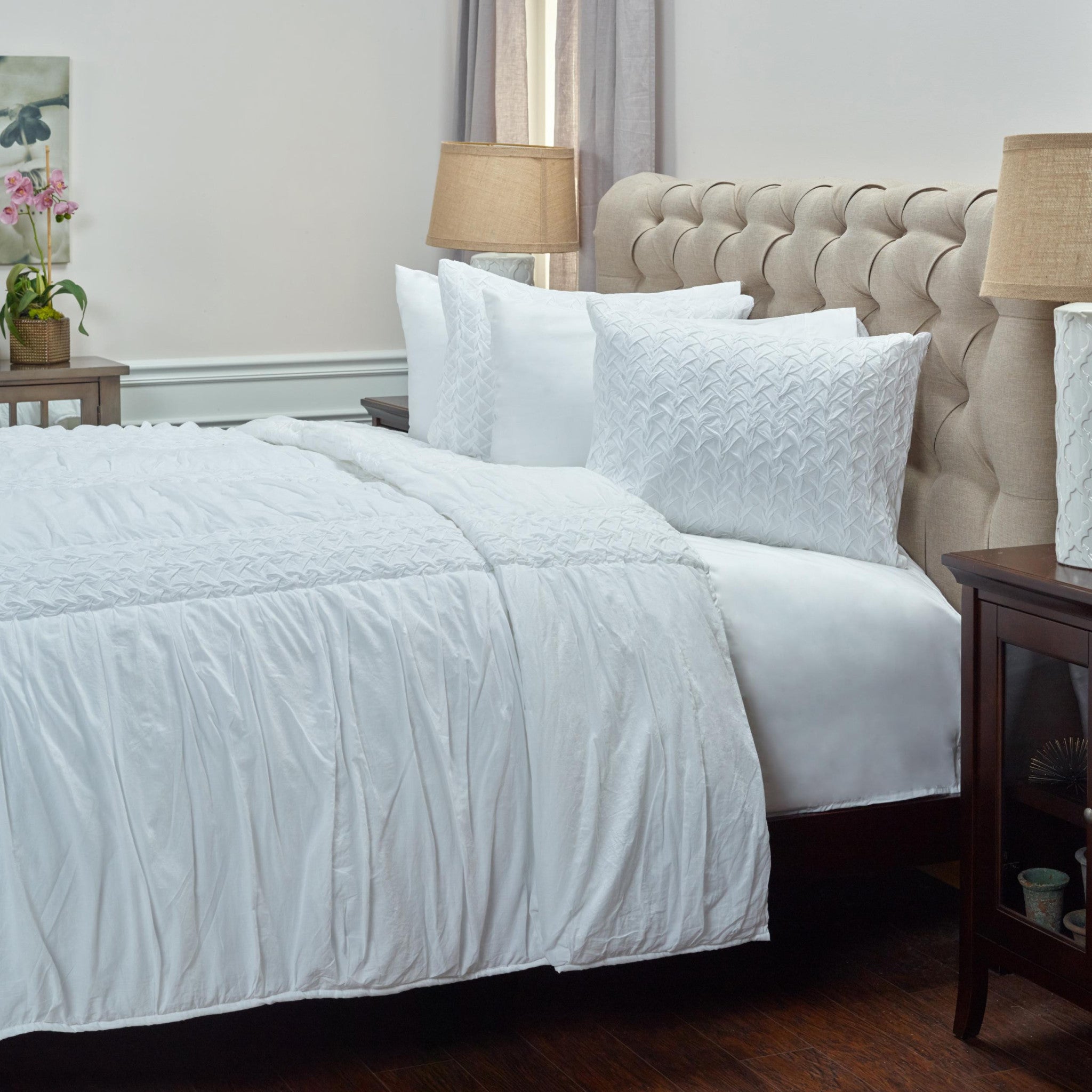 White Geometric Queen Quilt - GreatEagleInc