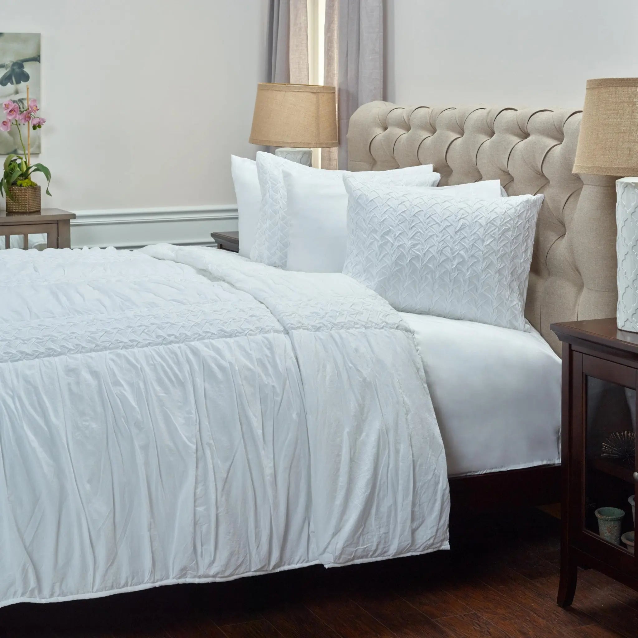 White Geometric Queen Quilt - GreatEagleInc