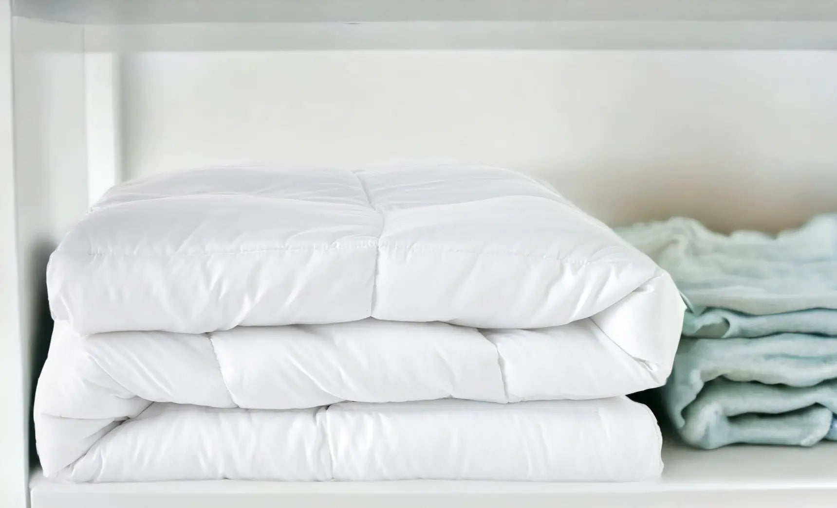 White King Microfiber Washable Microfiber Down Alternative Comforter Homeroots Bed & Bath